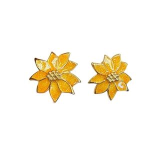 Avon vintage “White Christmas“Goldtone and Yellow Floral clip Earrings NIB 1987